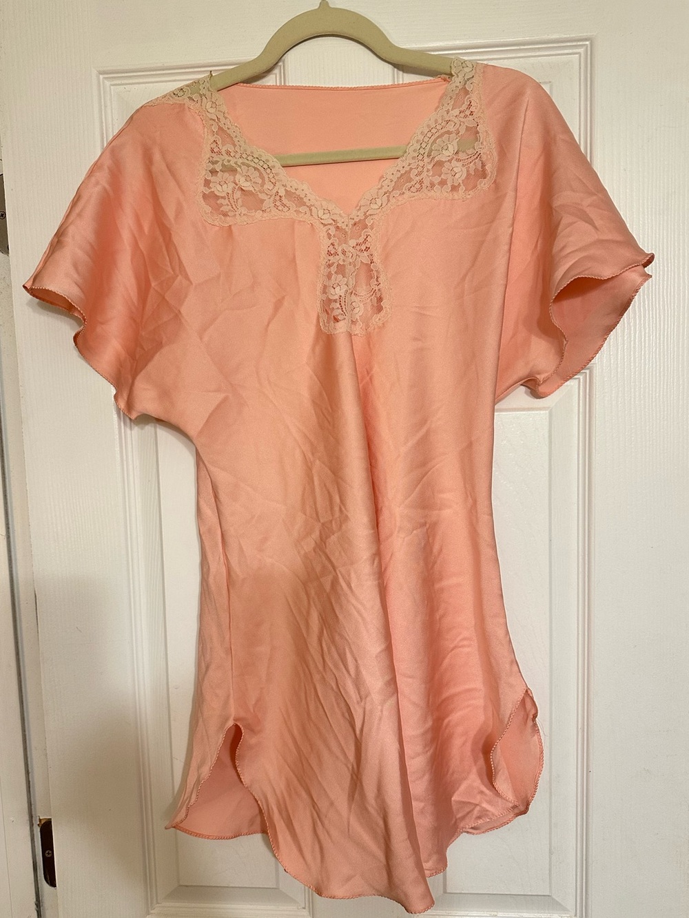 VTG Victoria’s Secret 70s Pink Satin Lace Chemise M Gold Crown IGLWU Coquette